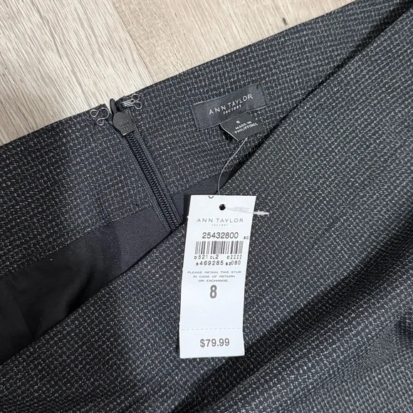 Ann Taylor Charcoal Textured Pencil Skirt – Size 8 (New with Tags!) ✨ - Picture 2 of 4